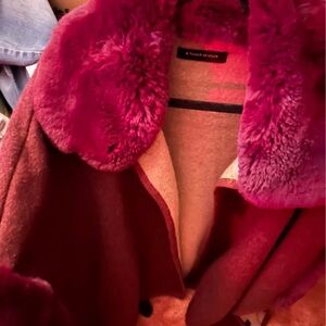 Vintage Elegant Fuchsia Cape with Faux Fur Collar